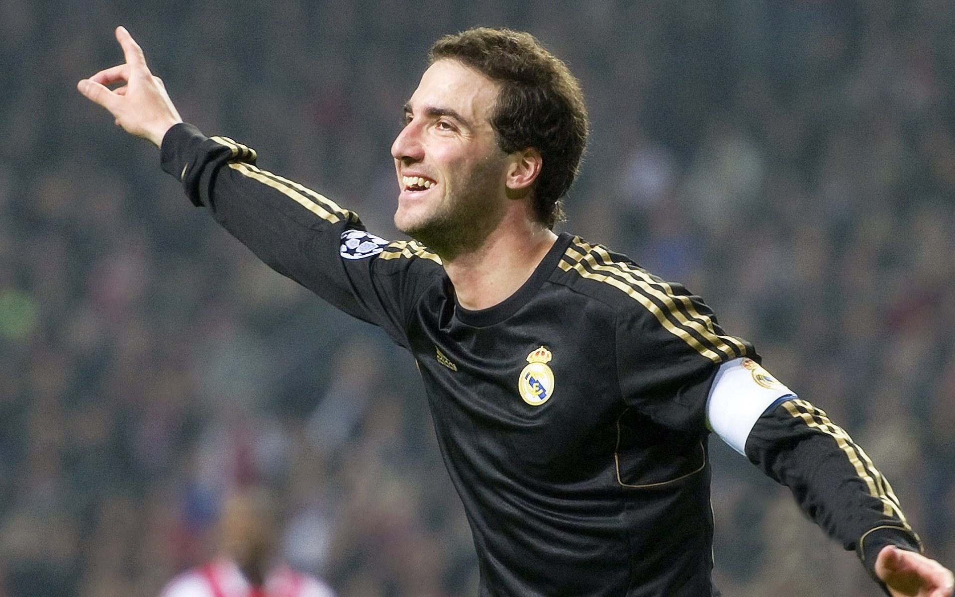 曼城在英超主场对伯恩茅斯的比赛取得全胜，总比分31-3，曼城对伯恩利历史比分