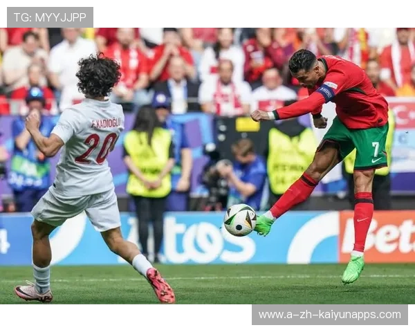 C罗连续假动作晃掉两层防线